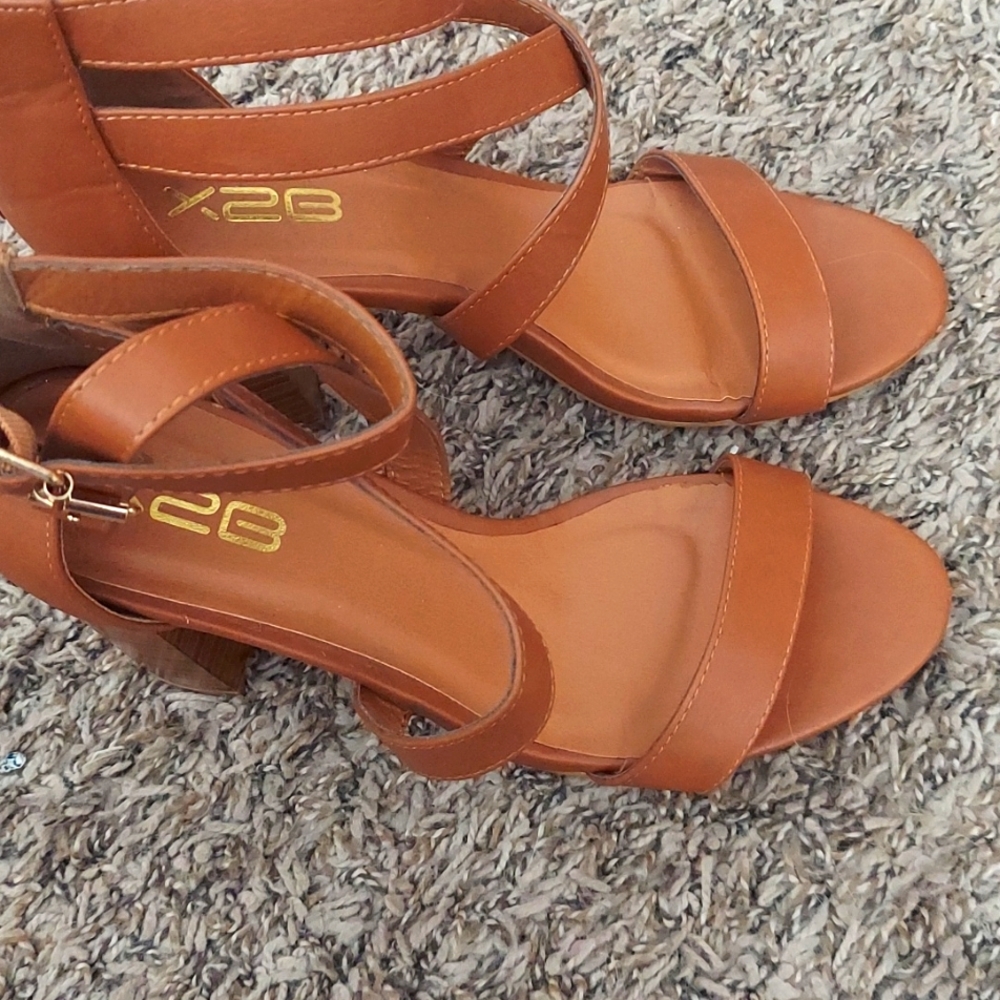 Camel sandels